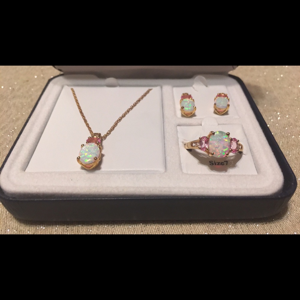 Brand New in box, 14K Opal necklace set